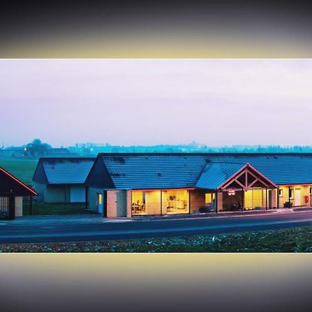 Hotel Fleur De Lys Hazebrouck Bagian luar foto