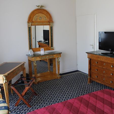 Hotel Fleur De Lys Hazebrouck Bagian luar foto
