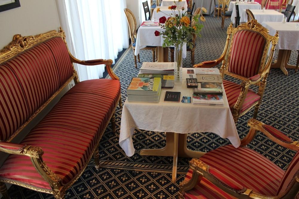 Hotel Fleur De Lys Hazebrouck Bagian luar foto