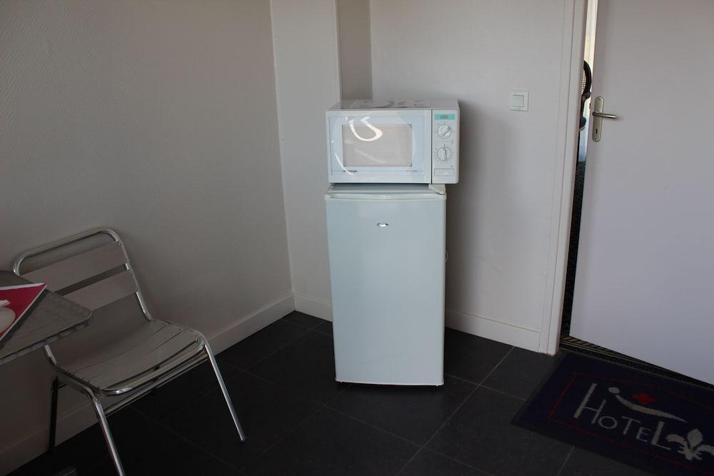 Hotel Fleur De Lys Hazebrouck Bagian luar foto