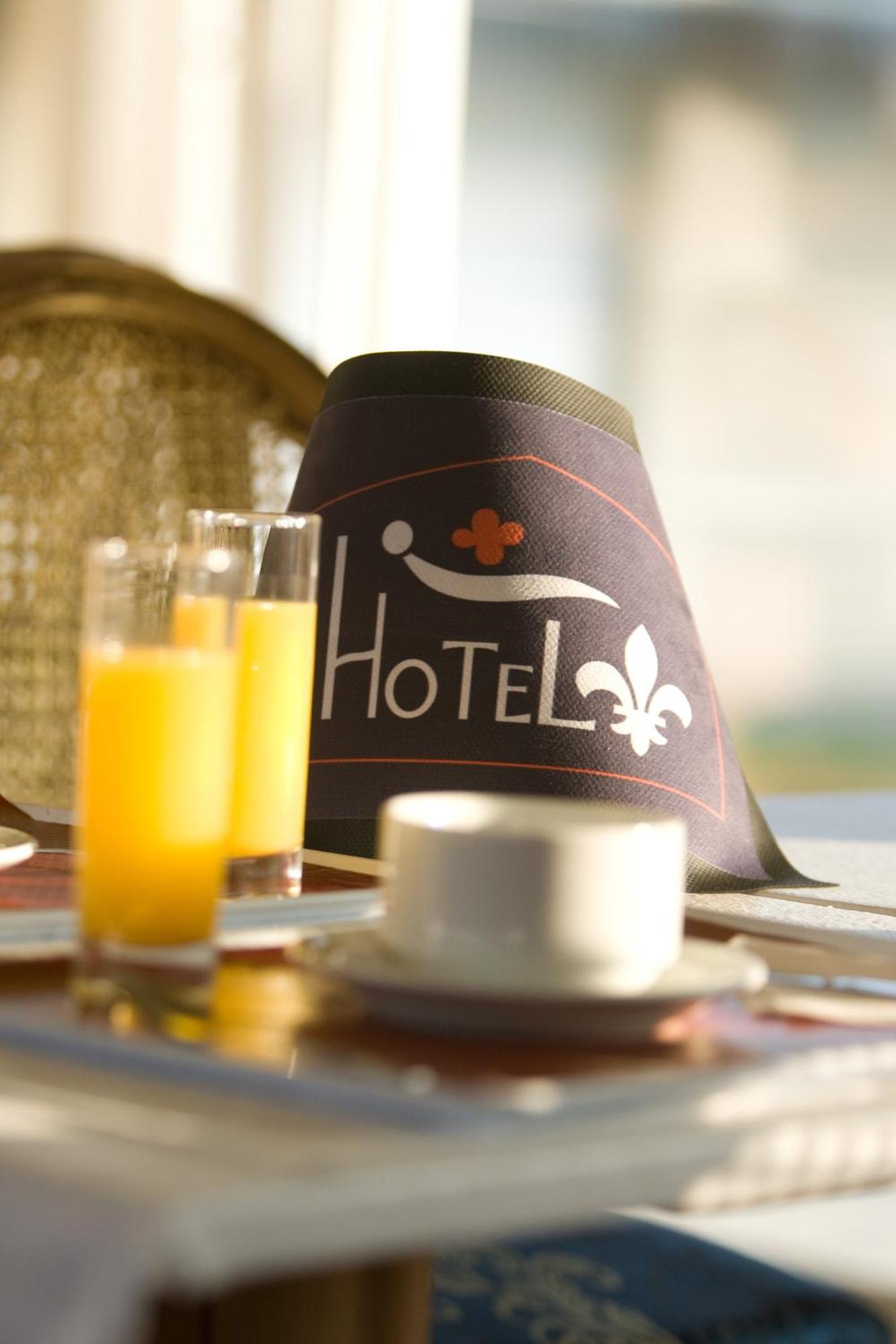 Hotel Fleur De Lys Hazebrouck Bagian luar foto