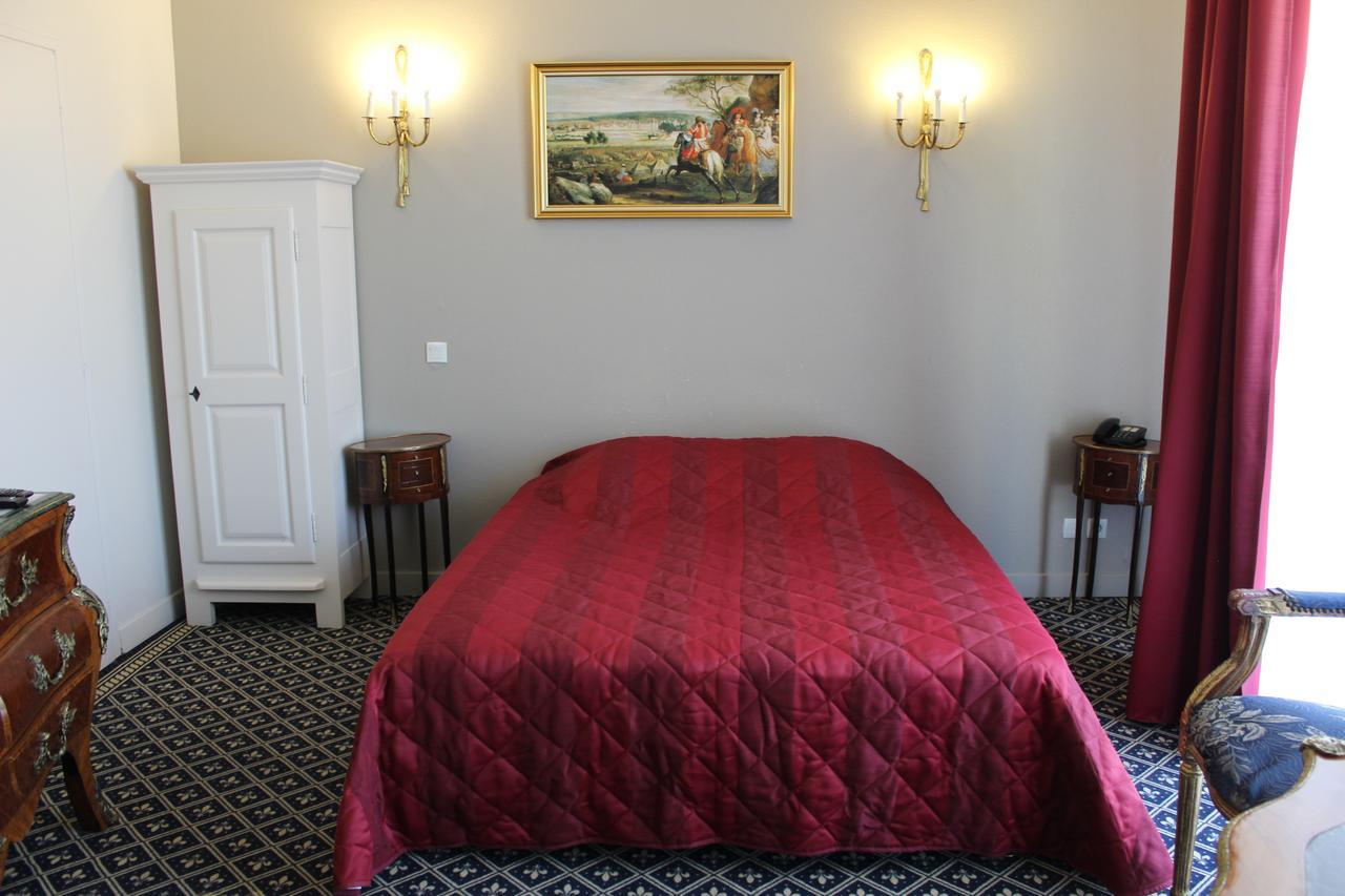 Hotel Fleur De Lys Hazebrouck Bagian luar foto